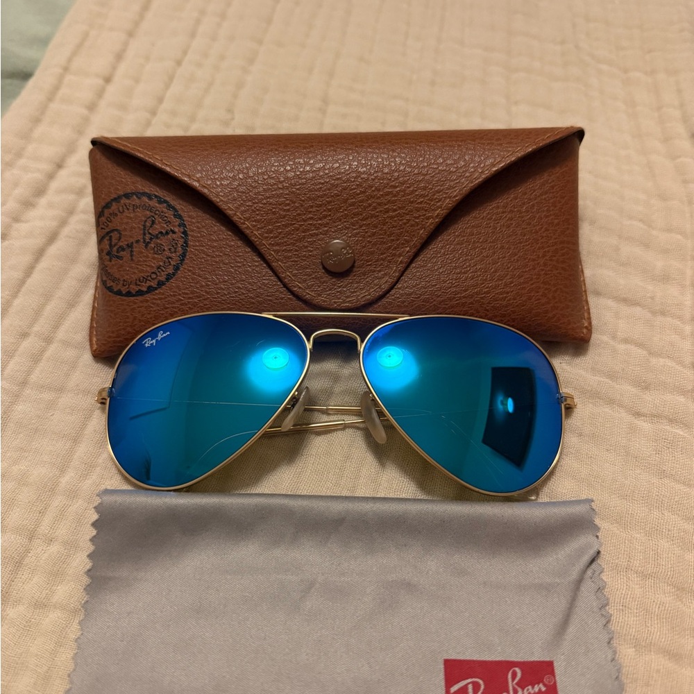 Ray-Ban Gold Blue Aviator Sunglasses
